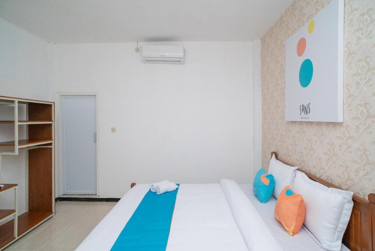 Sans Hotel Queen Batu Sumber Brantas Esterno foto