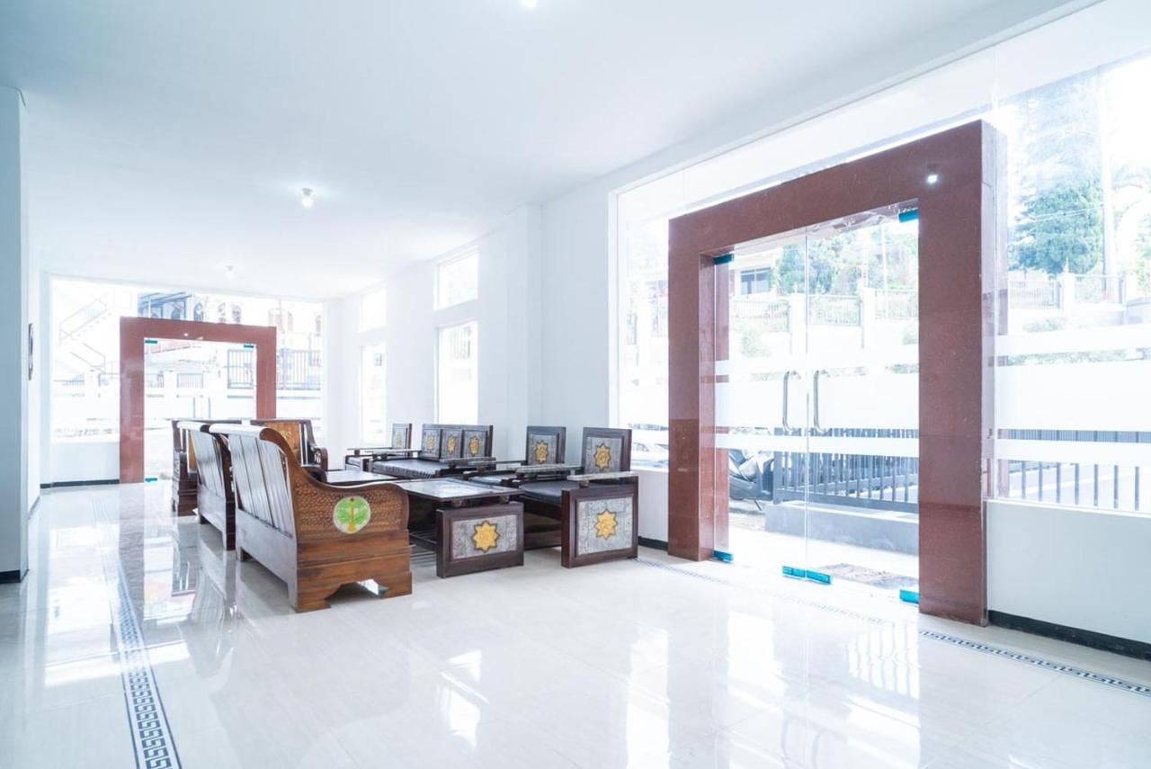 Sans Hotel Queen Batu Sumber Brantas Esterno foto