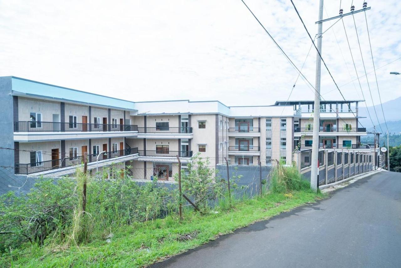 Sans Hotel Queen Batu Sumber Brantas Esterno foto