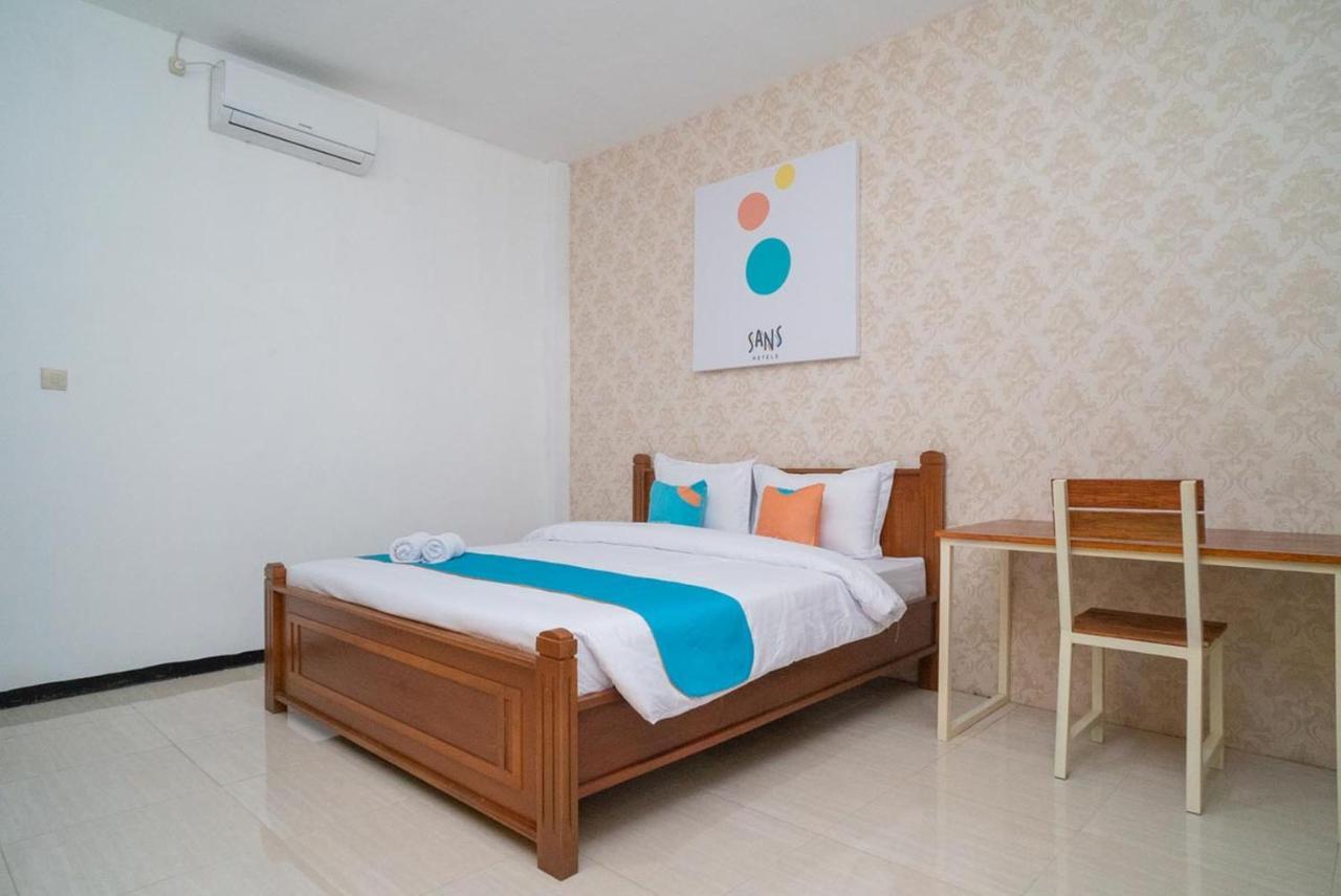 Sans Hotel Queen Batu Sumber Brantas Esterno foto