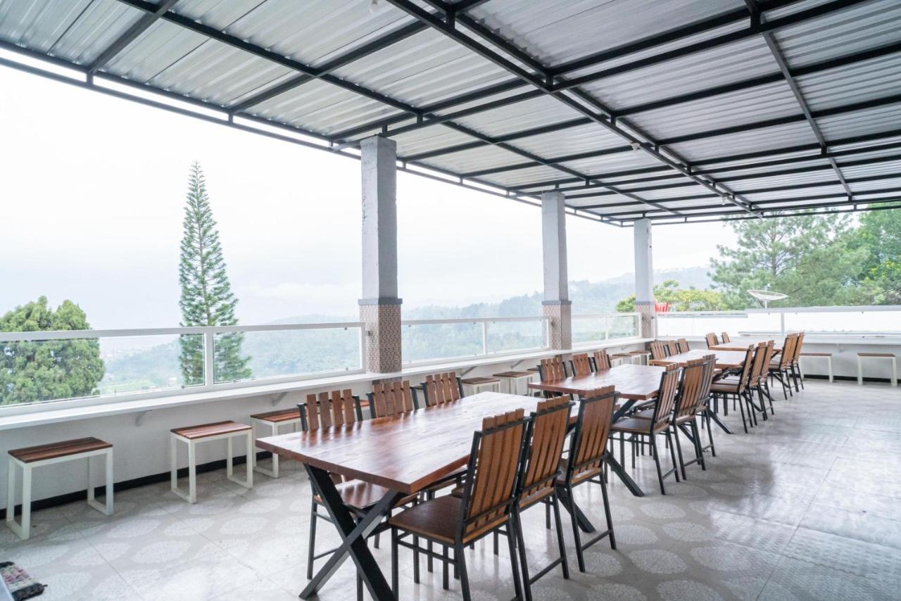Sans Hotel Queen Batu Sumber Brantas Esterno foto