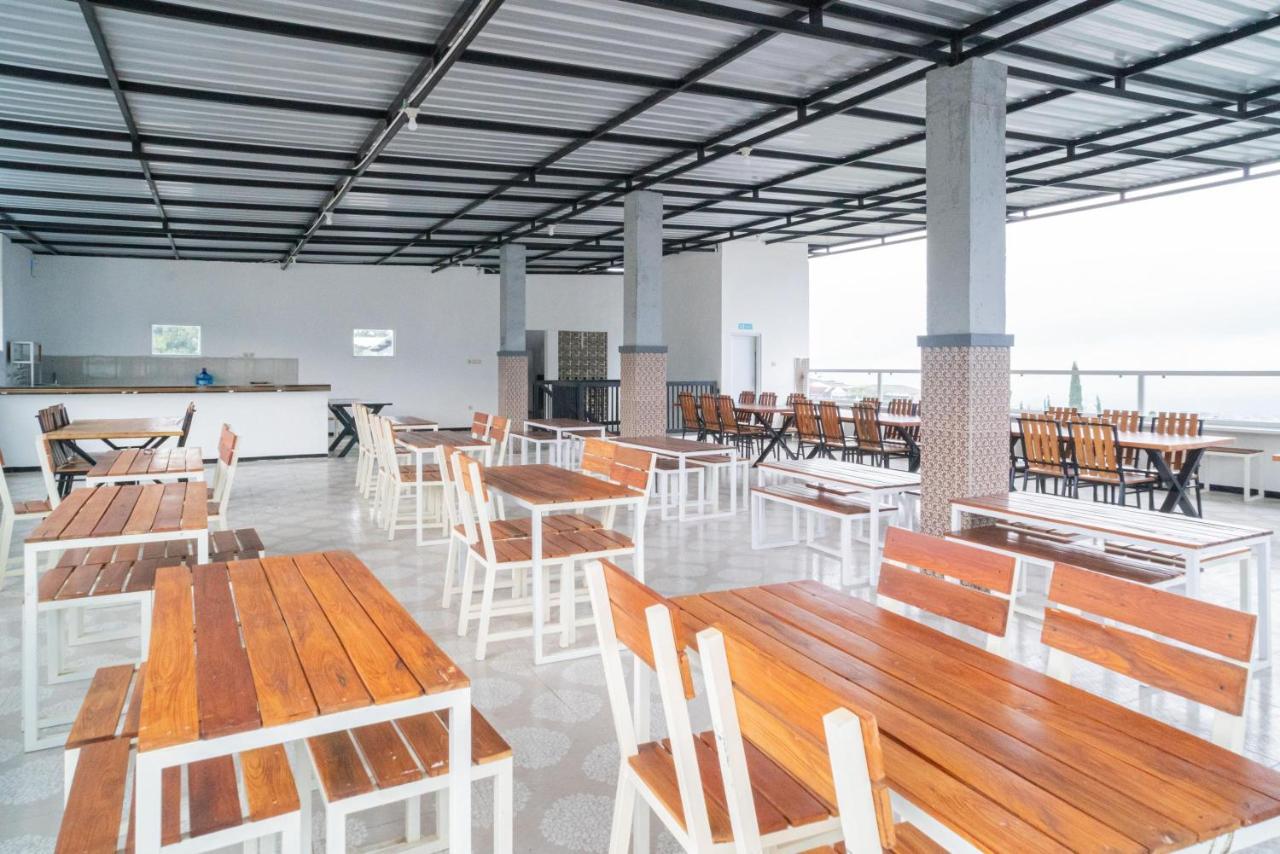 Sans Hotel Queen Batu Sumber Brantas Esterno foto